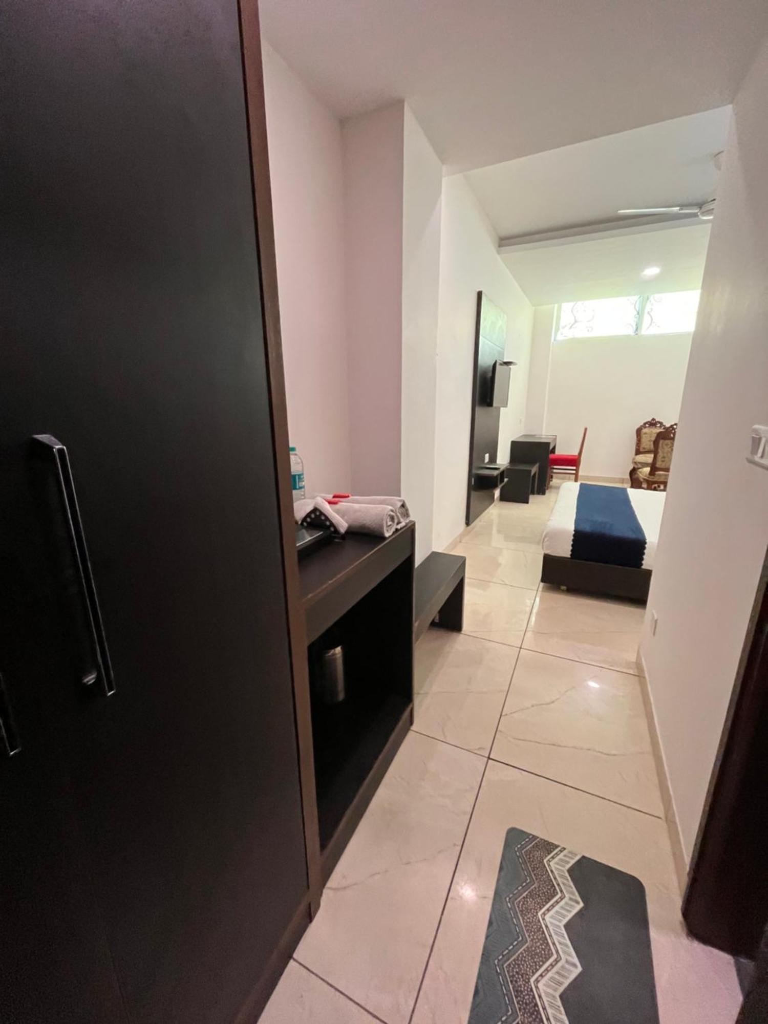 Hotel Jb Residency Zirakpur !! Family ! Lift ! Balcony ! Banquet ! Parking ! Rated & Awarded Chandigarh