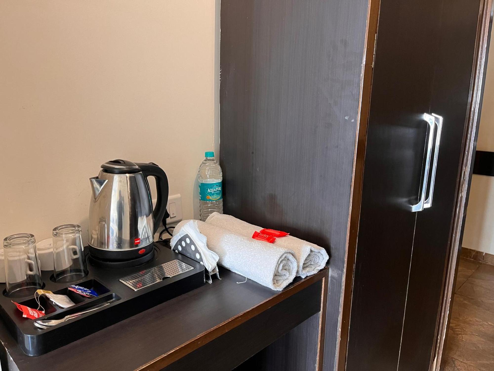 Jb Residency Zirakpur !! Family ! Lift ! Balcony ! Banquet ! Parking ! Rated & Awarded Hotel 4*